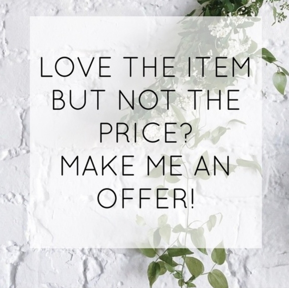 White House | Black Market Keyhole Top - Picture 6 of 6